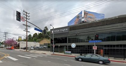[02-17-2021] Los Ángeles, Ca - Tres Personas Resultaron Heridas Después De Una Colisión Importante De Dos Vehículos En Hollywood Hills