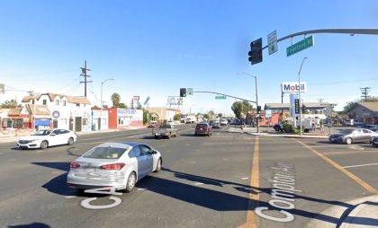 [05-27-2021] Condado De Los Ángeles, CA - Una Persona Resultó Herida Después De Una Accidente En Una Gasolinera En Firestone Boulevard