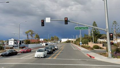[07-25-2021] Condado De Orange, CA - Un Muerto, Otro Herido Después De Un Accidente De Atropello Y Fuga De Peatones En Huntington Beach