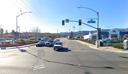 [08-11-2021] Condado De Los Ángeles, CA - Tres Personas Resultaron Heridas Después De Un Choque De Dos Vehículos En Valencia