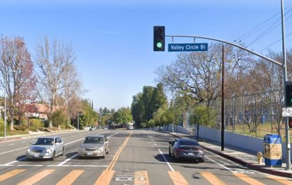 [10-22-2021] Condado De Los Ángeles, CA - Una Persona Resultó Herida Después De Una Colisión De Varios Vehículos En Woodland Hills