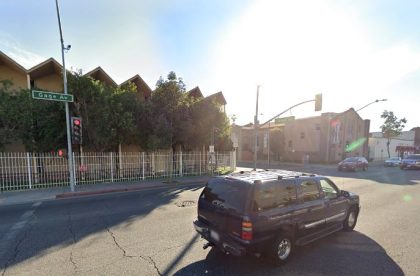 [10-25-2021] Los Ángeles, CA - Una Persona Muere Después De Ser Golpeada Por Un Conductor Que Se Dió A La Fuga Cerca De Las Avenidas Grand Y Gage