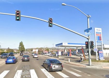 10-28-2021 Condado De San Diego, CA - Mujer Herida Tras Un Accidente Automovilístico Mayor En Mira Mesa Boulevard Y Greenford Drive