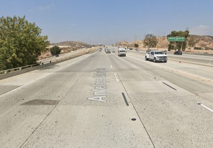 [02-23-2022] Condado de Los Ángeles, CA - Una Persona Herida Después de Un Choque de Varios Vehículos en Santa Clarita