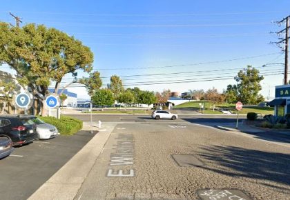 [02-28-2022] Condado de Orange, CA - Un Hombre Herido en Un Accidente de Coche Y Tren Metrolink en Santa Ana