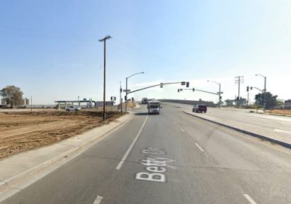 [03-04-2022] Condado de Tulare, CA - Una Persona Herida Mortalmente Después de Un Choque de Varios Vehículos en la Ruta Estatal 99