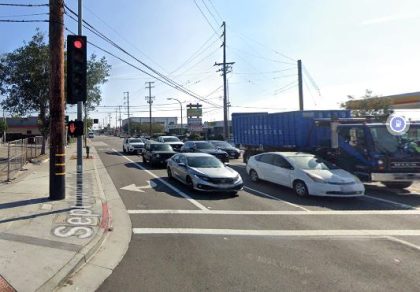 [03-07-2022] Condado de Los Angeles, CA - Un Hombre de 20 Años Recibe Un Disparo Mortal en El Estacionamiento de Un Club de Striptease de North Hills
