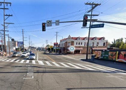 [03-13-2022] Condado de Los Angeles, CA - Peatón de 46 Años ES Atropellado Por Un Vehículo Cerca de Venice