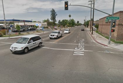 [04-08-2022] Condado de Fresno, CA - Mujer Muerta Después de Un Choque Peatonal Fatal en Blackstone Y la Calle Sierra