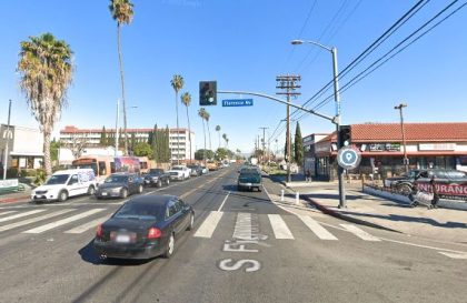 [04-12-2022] Condado de Los Angeles, CA - Una Persona Muerta Después de Una Colisión Mortal Con Un Peatón en la Avenida Florence Y la Calle Figueroa
