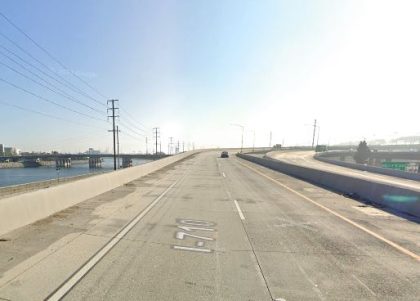 [04-17-2022] Condado de Los Ángeles, CA - Una Mujer Muerta Y Otras Dos Heridas en Un Choque Fatal de Varios Vehículos en la Autopista de Long Beach
