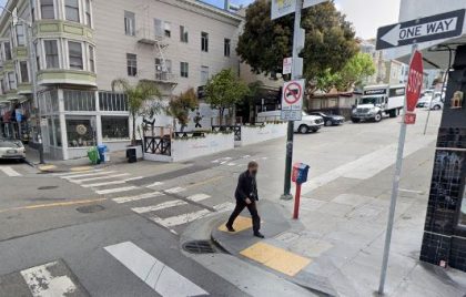 [04-27-2022] Condado de San Francisco, CA - Oficial Herido Después de Que Un Sospechoso Chocara Contra Dos Vehículos de la Policía en Las Calles Union Y Montgomery