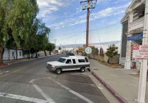 [04-28-2022] Condado de Los Angeles, CA - Un Muerto en Un Choque de Dos Vehículos a Alta Velocidad en Burbank [Actualizado]