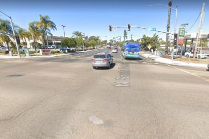 [05-04-2022] Condado de San Diego, CA - Un Adolescente Gravemente Herido en El Apuñalamiento de Rabia en la Carretera en la Avenida Santa Fe