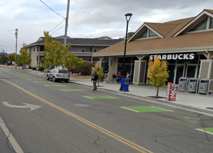 [07-07-2022] Condado De Santa Clara, CA - Dos Personas Heridas Tras Chocar Un Coche Contra Un Starbucks En Cupertino 1