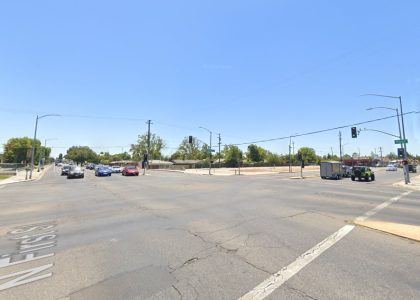 [01-11-2023] Condado De Fresno, CA – Choque De Dos Vehículos Cerca De La Avenida Mckinley Hirió A Dos Personas, El Conductor Fue Arrestado