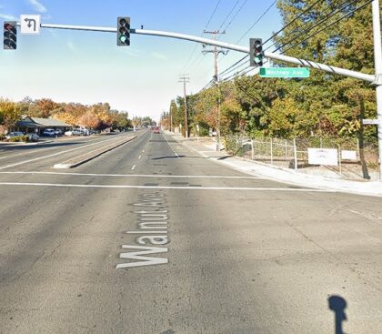 [11-13-2023] Un Hombre de 50 años Herido Tras Un Choque Imprudente de Dos Vehículos en la Avenida Mount Whitney
