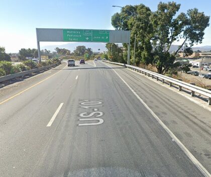 [11-20-2023] SE Envía Una Ambulancia Tras Una Colisión de Tres Vehículos en la Autopista 101 en Salinas