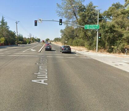 [11-20-2023] SE Está Evaluando a Un Herido Tras Una Colisión Con Un Camión en Granite Bay, SE Solicita Ambulancia