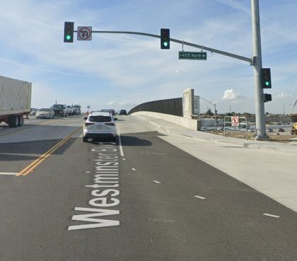 [11-21-2023] Servicios de Emergencia en Carretera Enviados Tras Colisión de Dos Vehículos en la I-405 en Westminster