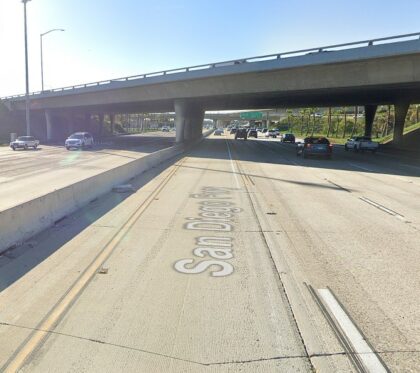 [12-01-2023] Una Colisión de Dos Vehículos Bloqueó Los Carriles de la I-405 en Costa Mesa, SE Envió Una Ambulancia