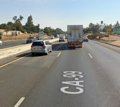 [12-11-2023] Condado De Fresno, CA - Muere Un Anciano De 77 Años Y Un Conductor Resulta Herido Tras Una Colisión Con Fuga En La Autopista 99