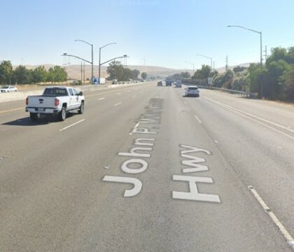 [12-12-2023] Condado De Alameda, CA - Servicios De Emergencia En Carretera Enviados Tras La Colisión De Un Camión En La I-580 En Livermore