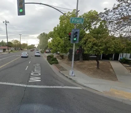 [01-03-2024] Al Menos Una Persona Herida Tras Un Choque Imprudente de Vehículos en la Avenida Fruit