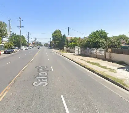 [04-19-2024] Tres Personas Heridas Tras Un Choque Imprudente de Un Solo Vehículo en Van Nuys