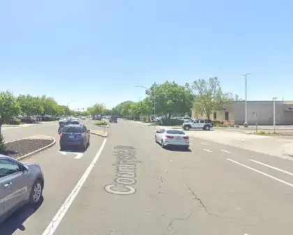 [05-11-2024] Al Menos Una Persona Herida Tras Un Choque de Dos Vehículos a Lo Largo de Countryside Drive en Turlock