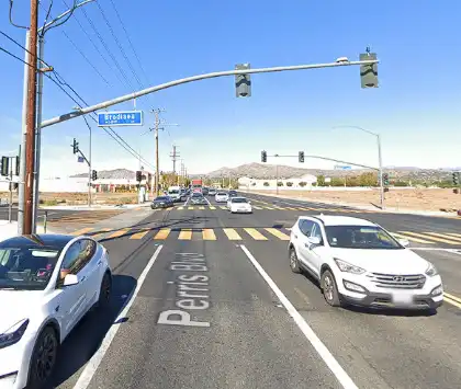 [05-13-2024] Cinco Personas Heridas Tras Una Colisión de Un Vehículo Contra Un Camión en Moreno Valley