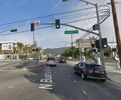 [05-15-2024] Al Menos Tres Personas Hospitalizadas Tras Una Colisión De Un Solo Vehículo En Burbank