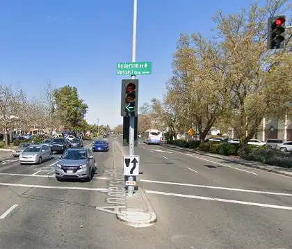 [05-16-2024] Un Ciclista Resulta Herido Tras Una Colisión Entre Una Bicicleta Y Un Vehículo en Russell Boulevard en Davis