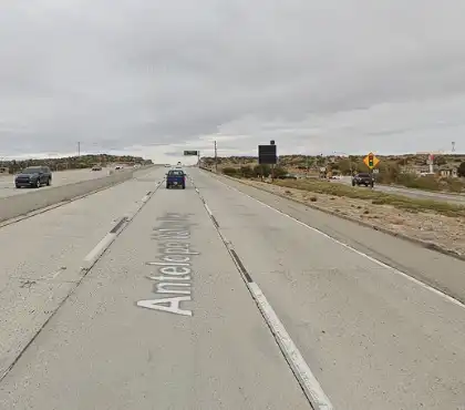 [05-17-2024] Conductor Hospitalizado Tras Colisión De Vehículo Contra Semirremolque En Palmdale