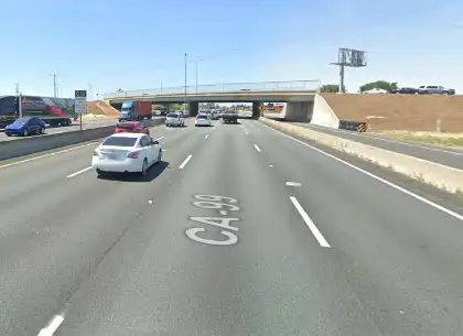 [06-12-2024] Al Menos Una Persona Herida Tras Chocar Con Un Coche En La Autopista 99 En Valley Hi / North Laguna