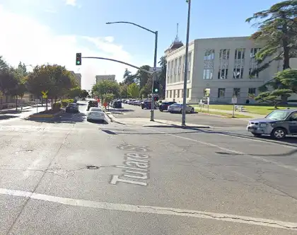 [06-12-2024] Condado De Fresno, CA - Dos Personas Hospitalizadas Tras Una Colisión De Dos Vehículos En Sentido Contrario En La Calle Tulare