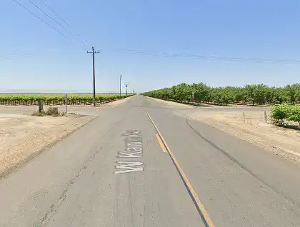 [06-17-2024] Condado De Fresno, CA - Una Persona Muerta Y Otra Herida Tras La Colisión De Un Vehículo Contra Un Semirremolque En La Avenida Kamm