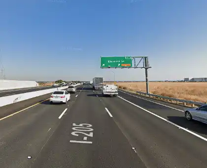 [05-23-2024] Al Menos Una Persona Herida Tras Una Colisión Entre Una Motocicleta Y Un Vehículo En La I-205 En Tracy