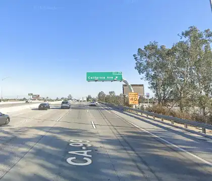 [06-15-2024] Al Menos Una Persona Herida Tras Un Choque Entre Un Vehículo Y Un Semirremolque En Bakersfield