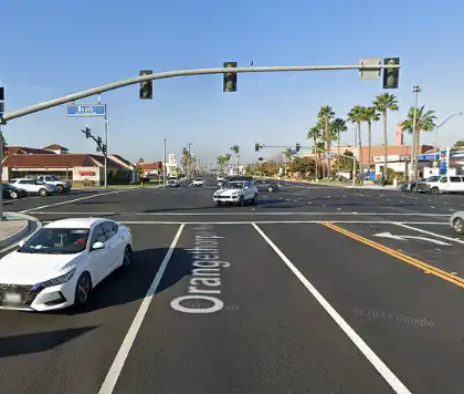 [06-25-2024] Al Menos Tres Personas Hospitalizadas Tras Una Colisión Múltiple Con Un Tesla En Buena Park