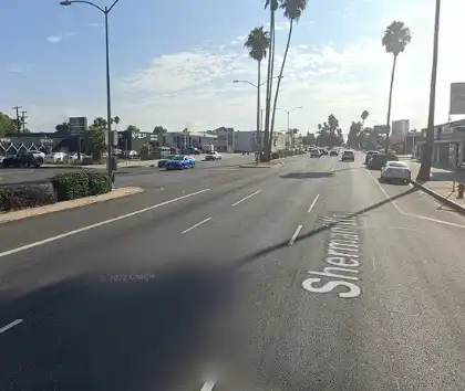 [07-12-2024] Al Menos Cinco Personas Hospitalizadas Tras Un Accidente De Tráfico En Van Nuys