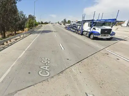 [09-08-2024] Condado De Kern, CA - Un Motociclista Sufre Heridas Graves Tras Colisionar Con Un Turismo En La Autopista 99 En Bakersfield