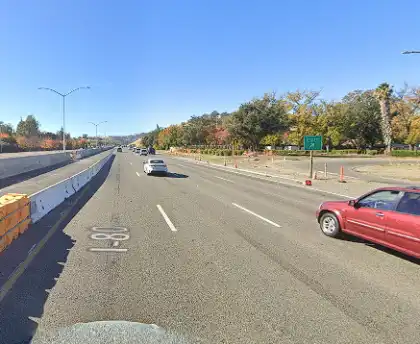 [10-14-2024] Condado De Solano, CA - Ambulancia Atendida Tras Colisión De Dos Vehículos En La I-80 En Dirección Oeste En Vacaville