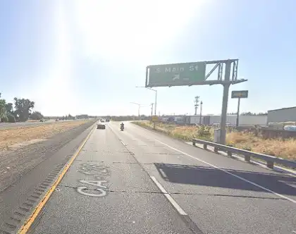 [10-15-2024] Condado De San Joaquin, CA - Un Muerto Y Varios Heridos Graves Tras Un Choque Múltiple En La Autopista 120 En Manteca