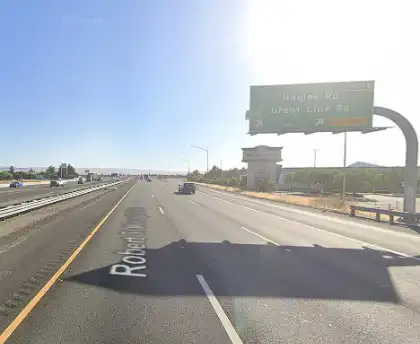 [10-16-2024] Condado De San Joaquin, CA - Posible Herida Menor Reportada Después De Un Choque Involucrando A Un Gran Camión En La I-205 En Dirección Este En Tracy