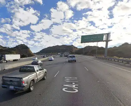 [10-27-2024] Condado De Ventura, CA - Mueren Un Peatón Y Un Motorista Tras Un Choque En La Autopista En Simi Valley