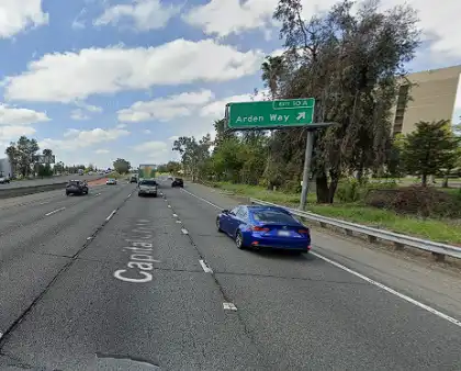 [10-28-2024] Condado De Sacramento, CA - Equipos De Emergencia Enviados Después De Un Choque De Dos Vehículos En Business 80 Cerca De Arden Way