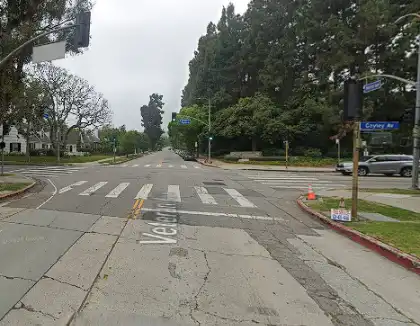 [10-29-2024] Condado De Los Angeles, CA - Cinco Heridos, Uno Grave, Tras Un Choque De Dos Vehículos En Westwood
