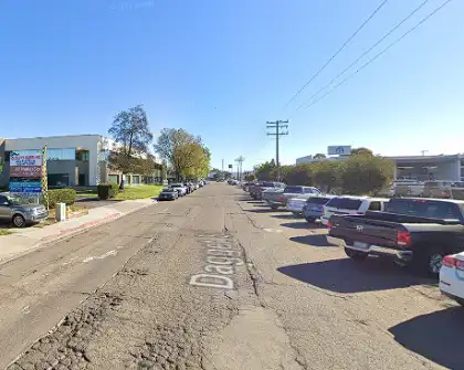 [10-30-2024] Condado De San Diego, CA - Dos Pasajeros Heridos Tras Colisionar A Alta Velocidad Con Un Poste De La Luz En Kearny Mesa