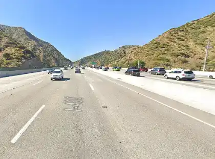 [08-25-2024] Tres Personas Hospitalizadas Tras Un Choque De Cuatro Vehículos En La Autopista 405 En Bel Air